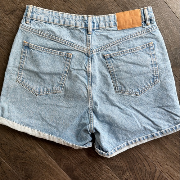 Size 12 Zara Mom Fit Light Wash Shorts - Picture 2 of 2